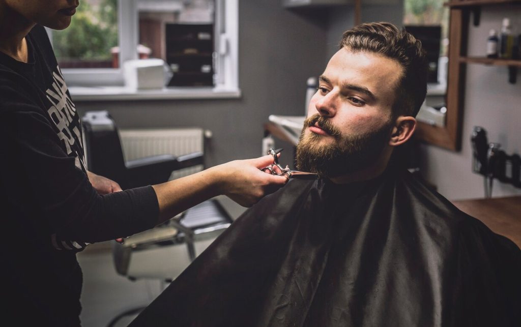 Hombre Barbería En Barcelona